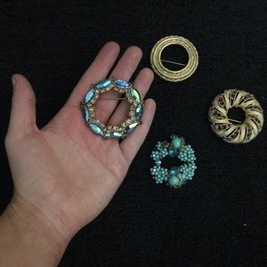 ⚫️Vintage Wreath Brooch Bundle!